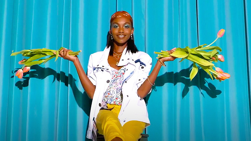 s21-10-item-capsule-video-thumb 10 Item Capsule Video Thumb